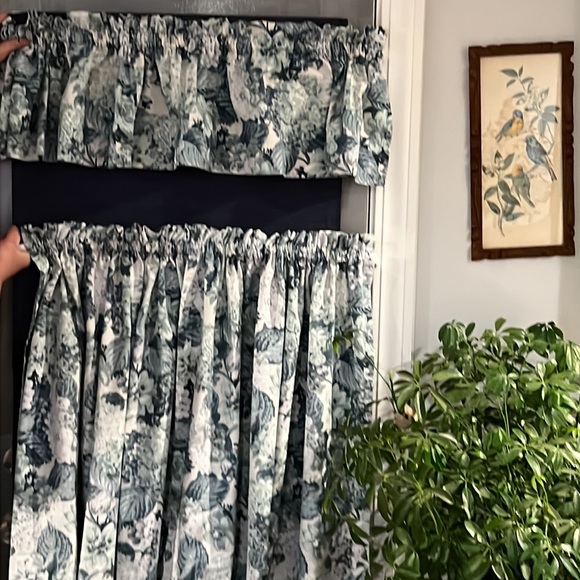 Handmade curtain panels and valances. Blue flowered pattern. - Picture 3 of 10